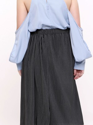 Pleated Back Slit Midi Skirt
