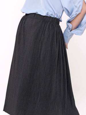 Pleated Back Slit Midi Skirt