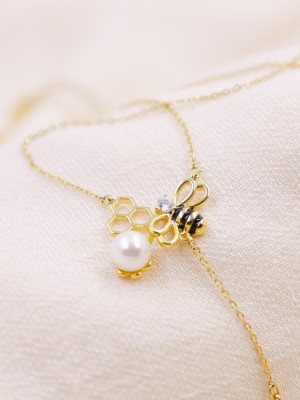Bees Pearl Gold Pleated Necklace