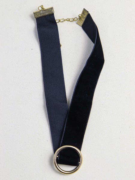 Gold-Ring Velvet Choker