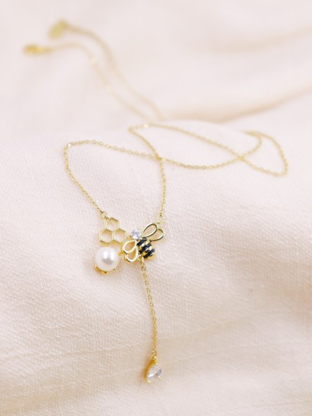 Bees Pearl Gold Pleated Necklace