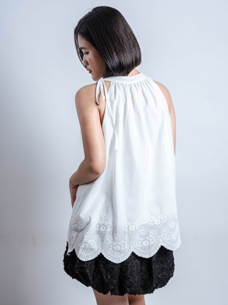 HT24 Flower Eyelet High Neck Sleeveless Top