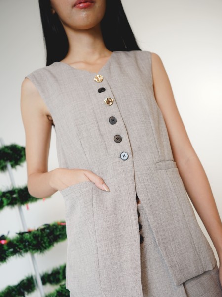 HT Alia Multi Buttons Vest