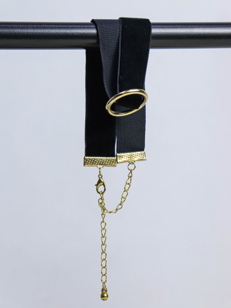 Gold-Ring Velvet Choker